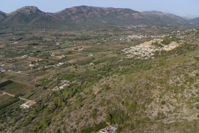 Terreno edificable en Jalón con vistas al valle y servicios cercanos — 22