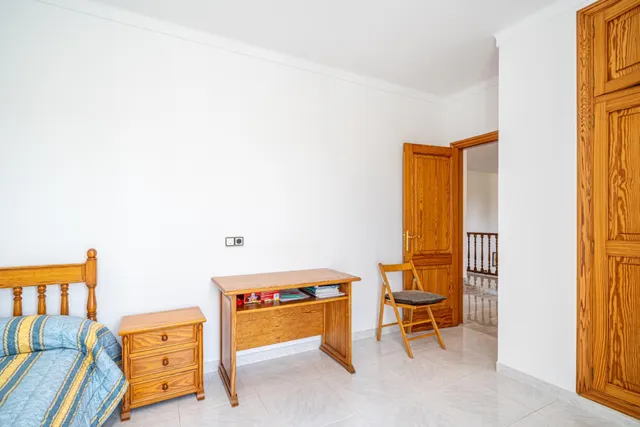 Chalet urbano con piscina y jardín en Sa Cabaneta — 33
