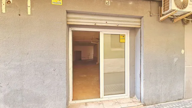 Bajo comercial en alquiler de 96 m2 situado muy cercano a la Plaza del Pueblo de Paterna. — 20