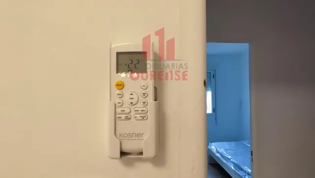 CASA ADOSADA MUY PRÓXIMA AL HOSPITAL DE OURENSE. — 24