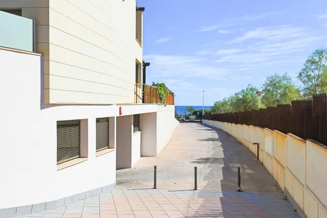 Plaza de garaje en venta – Primera línea, Playa Carabassí. — 5