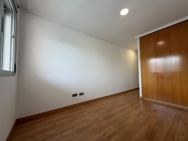 Piso en la zona del Hospital Dr. Negrín y campo de golf Las Palmeras. — 19