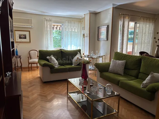 Piso de 3 habitaciones y 2 baños con garaje en Infante Juan 