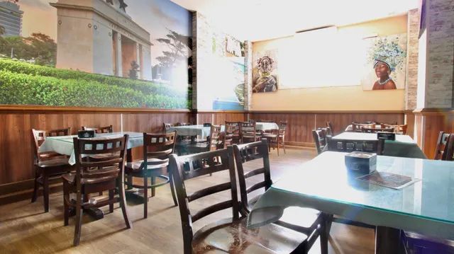 Local en venta en el centro de Armilla con terraza y múltipl - foto 3