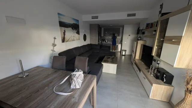 GRAN APARTAMENTO EN TORREVIEJA: 2 HAB, 2 BAÑOS — 6