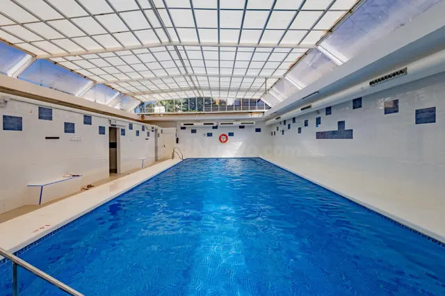 SE VENDE Magnífico apartamento con gran jardín privado en Ve