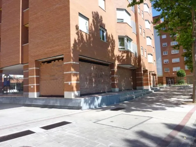 Local de nueva construcción en alquiler — 3