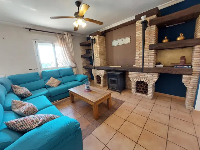 Chalet 6 dormitorios 3 baños, terrazas y piscina en Burjulú. — 25