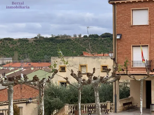 Casa de pueblo en venta en Entrena. Para reformar, con muchas posibilidades, — 25
