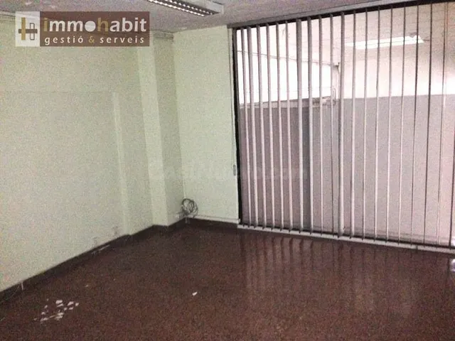 Local de 80 m2 mas 55 m2 de altillo en cap pont — 18