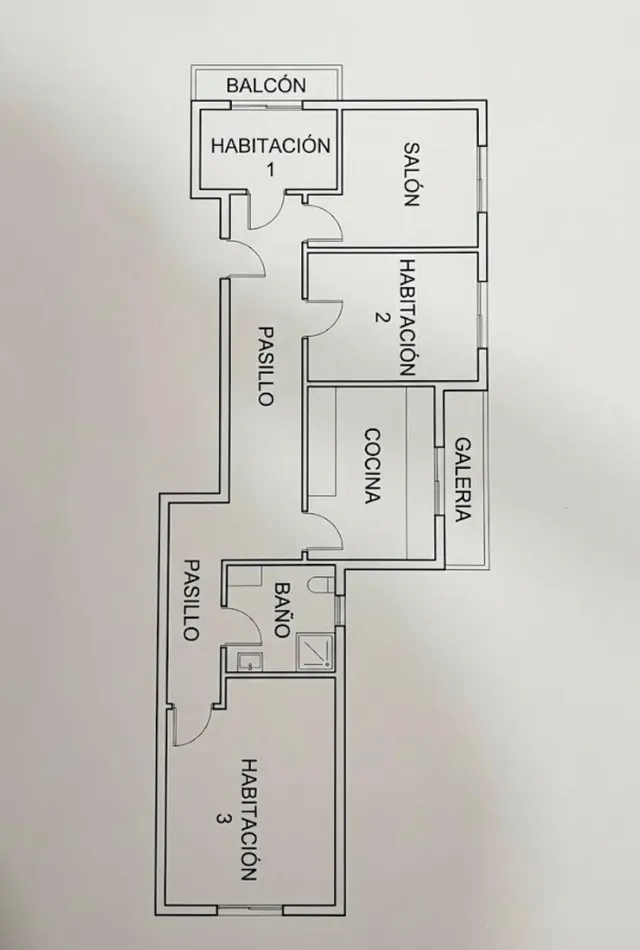 3º sin ascensor, de 3 habitaciones, 1 baño y balcón — 9