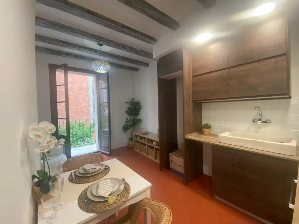 ESTUPENDO APARTAMENTO REFORMADO AL LADO DE SAGRADA FAMILIA