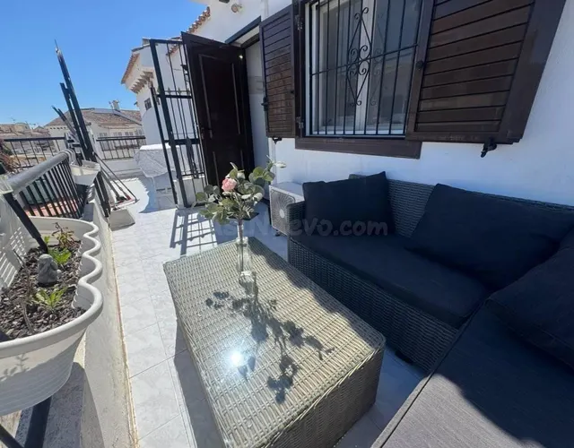 Bungalow en ático con terraza y 2 piscinas comunitarias – Ag - foto 5
