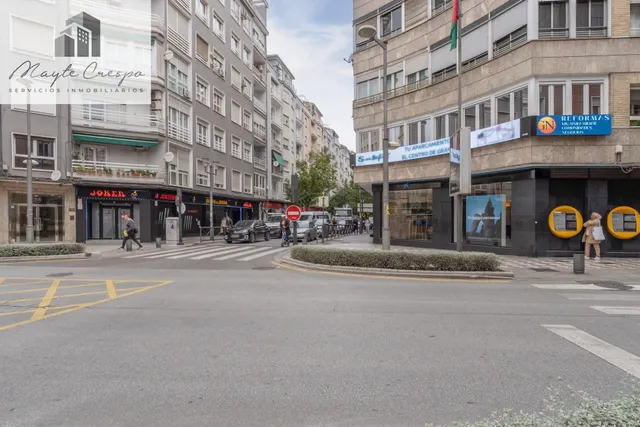 Piso de 87 m2 con 3 dormitorios en Pedro Antonio de Alarcón 27, junto a Recogidas — 46