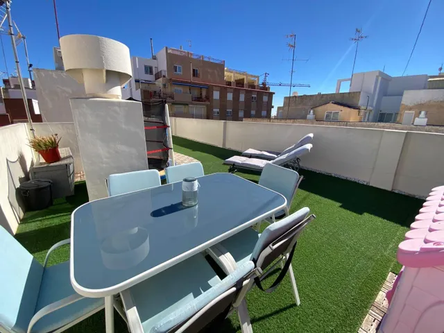 Ático de 3 Dormitorios y 2 Baños con Terraza privada en zona Sector V, Elche. — 7