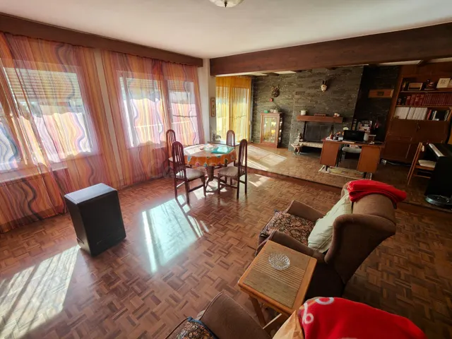 Venta de Casa en La Rapita con dos piso y un local comercial - foto 2