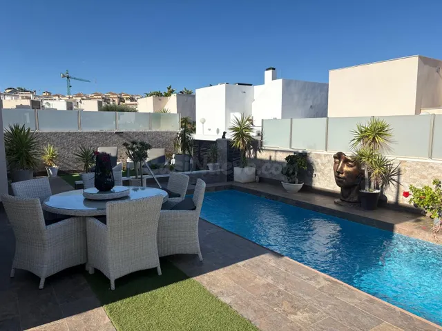VILLA DE 4 DORMITORIOS 2 BAÑOS 1 ASEO EN VILLA MARTIN (ORIHU - foto 2