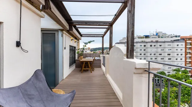 Inmobiliaria en Barcelona. Atico en Sant Antoni.