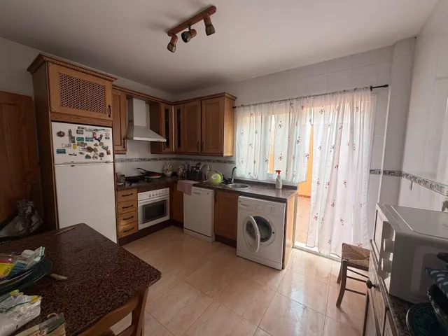 DÚPLEX ADOSADO EN SAN ISIDRO – 4 DORMITORIOS, GARAJE — 11