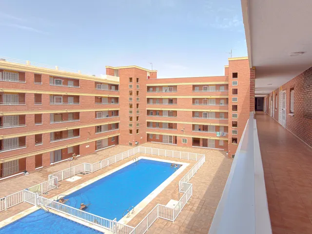 Amplio apartamento completamente reformado + Gran terraza y Piscina comunitaria (160 mts playa) — 27