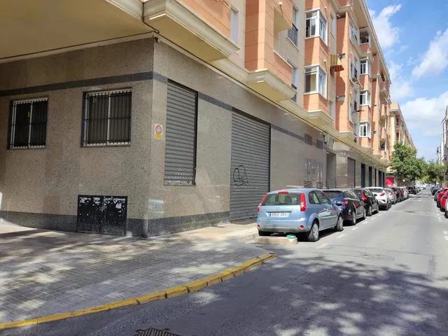 LOCAL para poner tu NEGOCIO o con posibilidad de CAMBIO DE USO. — 15
