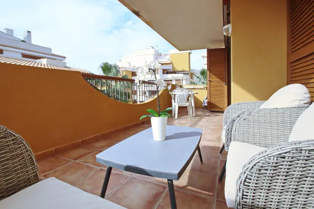 Soleado apartamento con vistas a la piscina en La Entrada, Punta Prima, Costa Blanca — 34