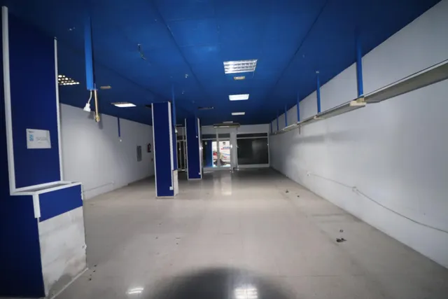 impresionante local comercial en Alicante de 500m2 — 9
