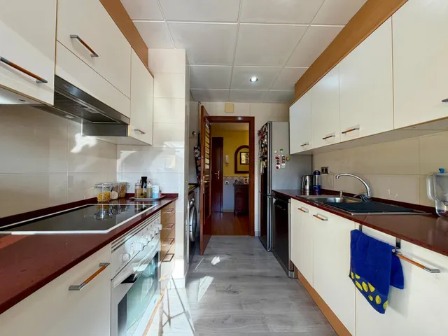 Luminoso piso de 3 dormitorios con suite junto a la plaza Vallès, en el corazón de Sabadell — 10