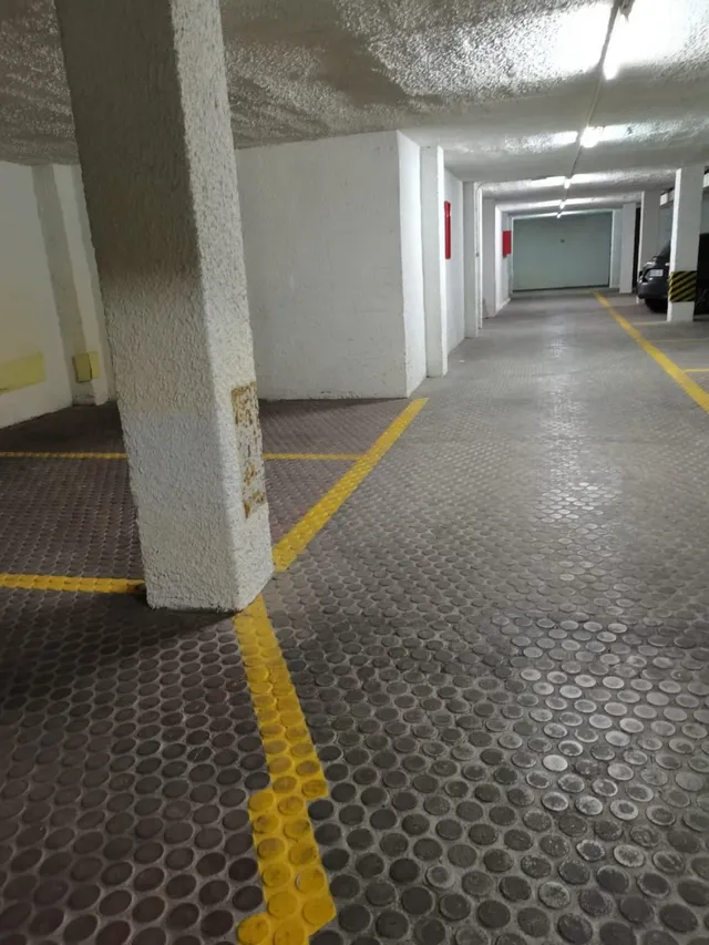 Plaza de garaje en centro de Granada — 8