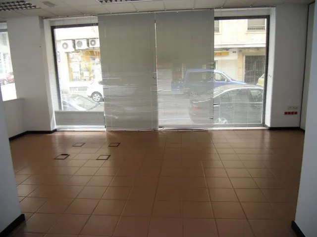 ESTUPENDO LOCAL COMERCIAL AL LADO DE LA GRAN VIA Y PASEO CAN