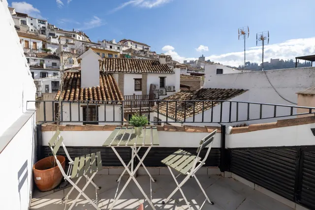 ÁTICO CON TERRAZA Y VISTAS ESPECTACULARES EN CALLE ELVIRA — 2