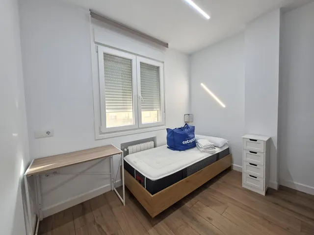 Piso en zona centro corte ingles totalmente reformado de cuatro dormitorios y dos cuartos de baño — 13