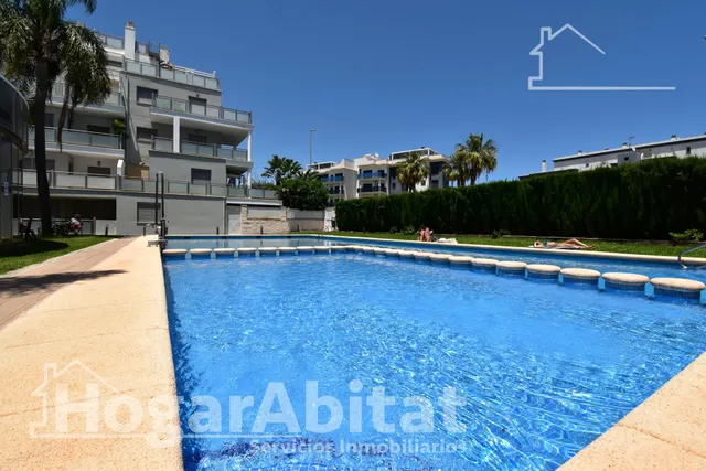 SEMINUEVO CON TERRAZA, PISCINA Y GARAJE — 21
