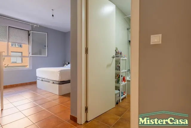 EXCLUSIVA. Piso zona sur VPO . 3 dormitorios , 2 baños , terraza . Plaza de garaje y trastero . — 23