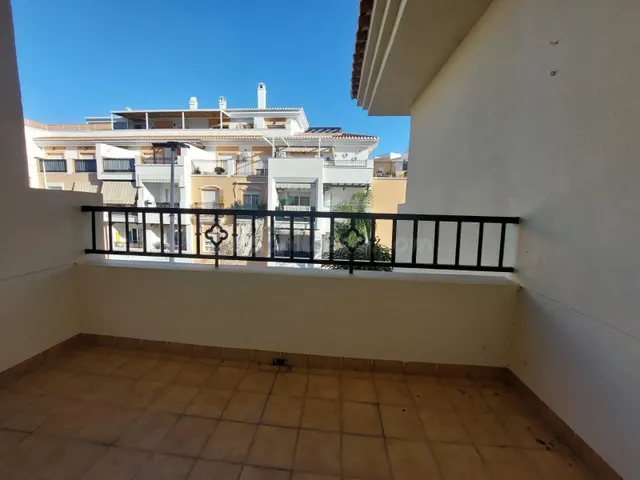Amplio Piso en Venta en el Corazón de Salobreña - foto 4