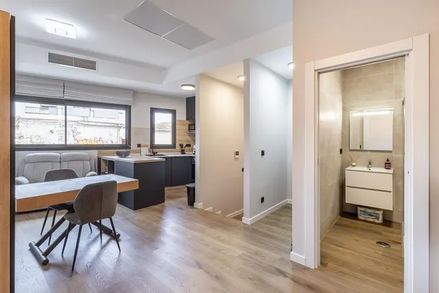 Estudio de reciente construcción con piscina, garaje y zonas comunes en Granada — 13