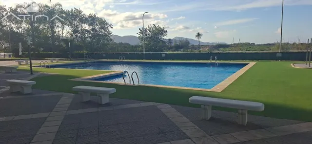 Ático de lujo en Playa de Gandia: vistas al mar, terraza panorámica y acceso directo a la playa en Residencial Aiguablava. — 6