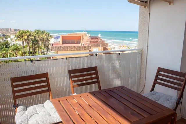 Exclusivo apartamento en primera línea de playa con 2 dormit