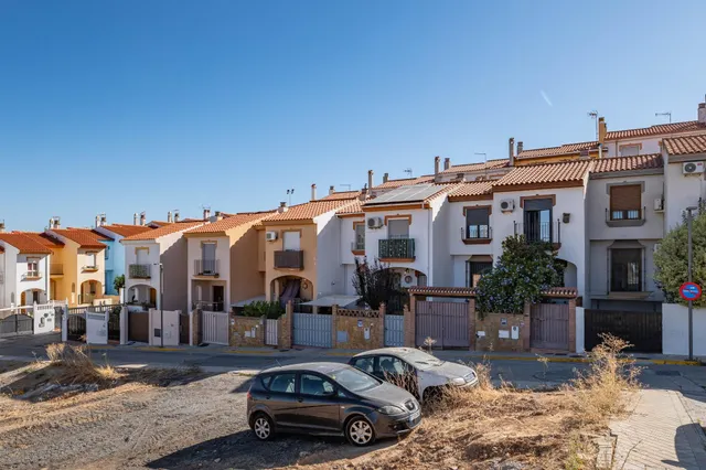 SOLAR RESIDENCIAL EN OTURA — 33