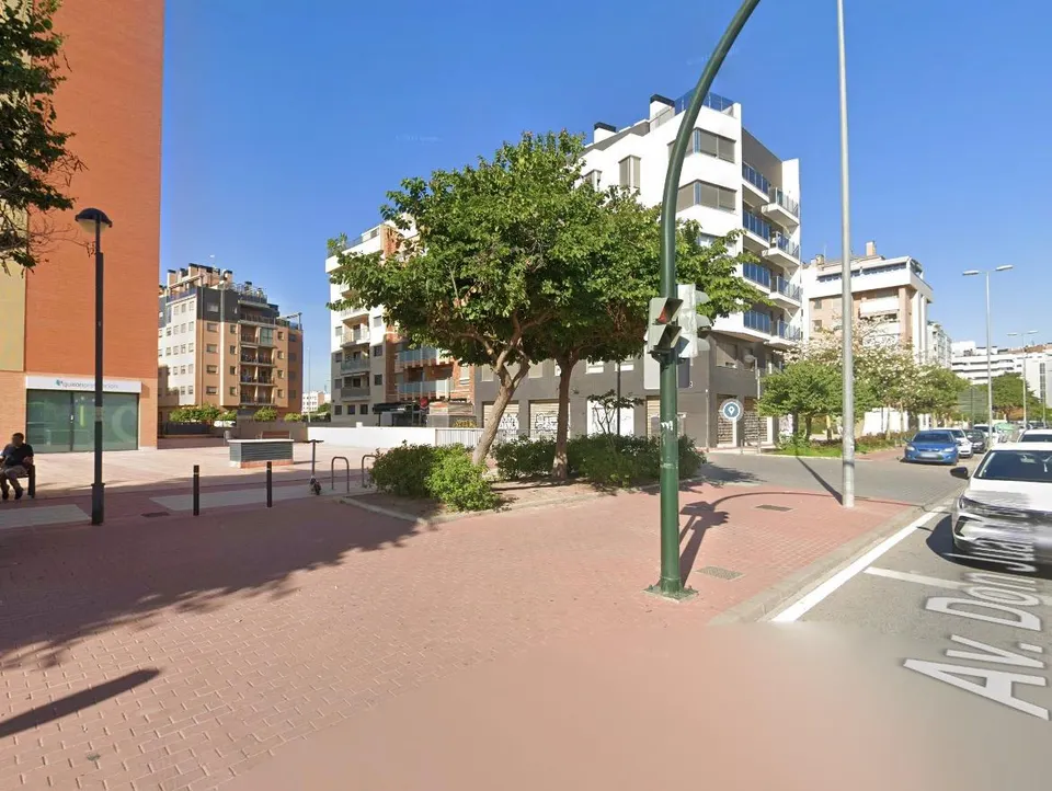 SE VENDE LOCAL EN JUAN DE BORBON - PRINCIPE ASTURIAS