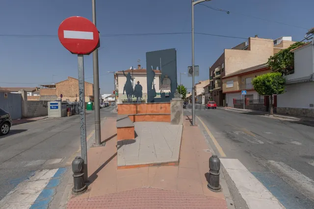 OPORTUNIDAD DE AMPLION PISO EN CHURRIANA DE LA VEGA, JUNTO PARADA DEL METRO — 2