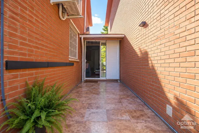 Pareado reformado con 5 habitaciones, terrazas y garaje en Reus — 17