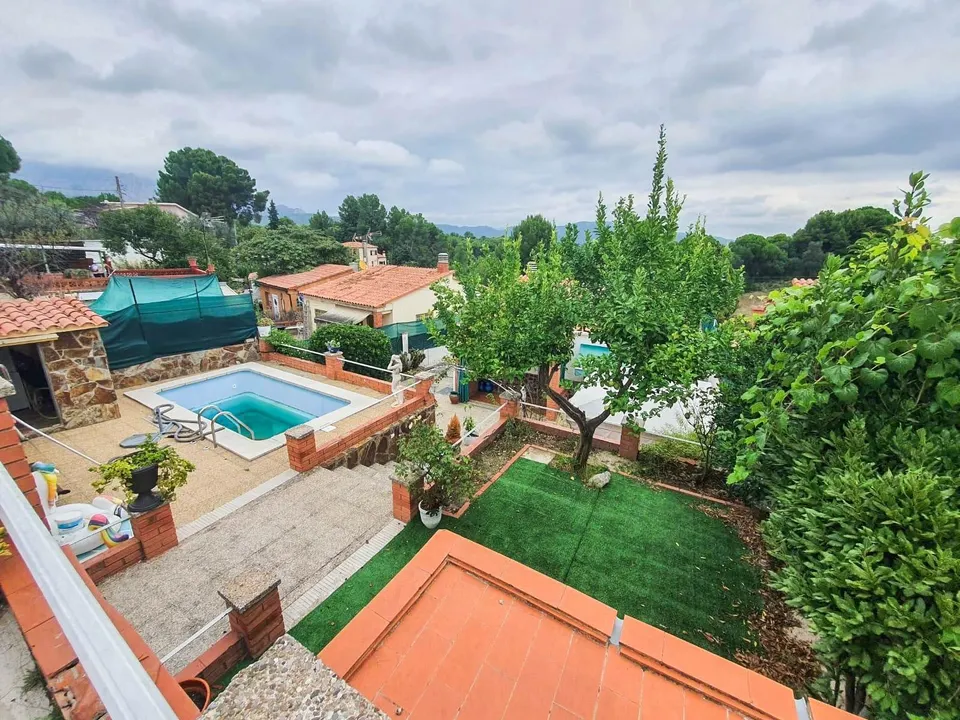 Casa independiente en venta con piscina y pozo propio en Mas d´En Gall, Esparreguera