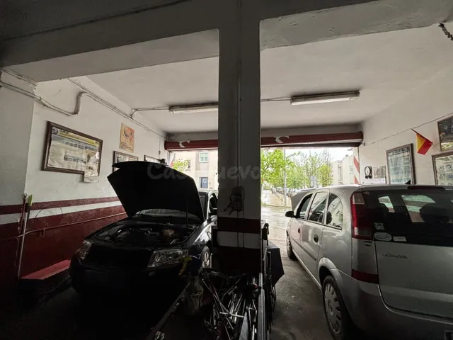Taller de coches en San Blas - foto 2