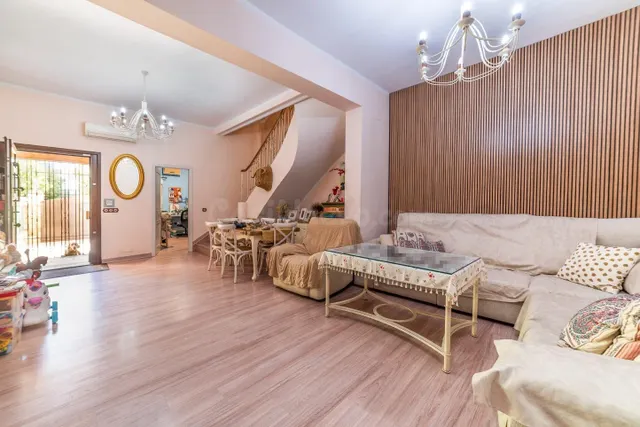 Excepcional Casa Reformada en Huerta Santa Teresa, Sevilla -