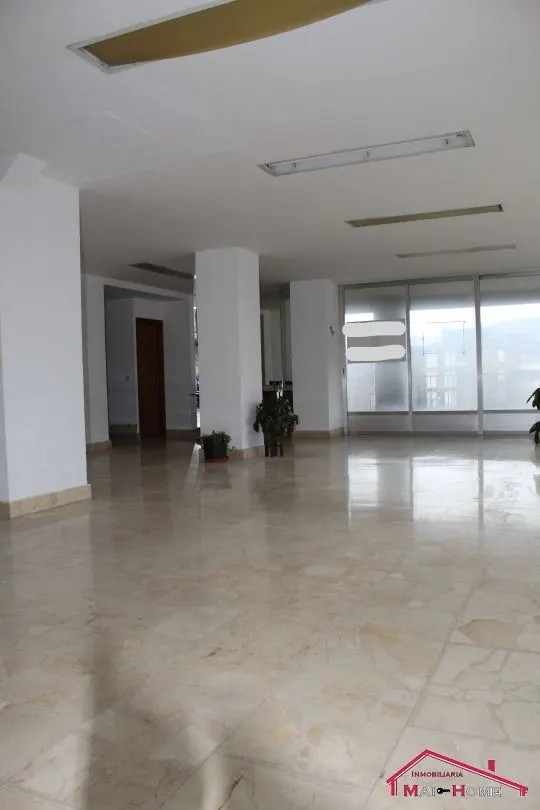 ESTUPENDO LOCAL EN ALZA JUNTO AL AMBULATORIO — 21