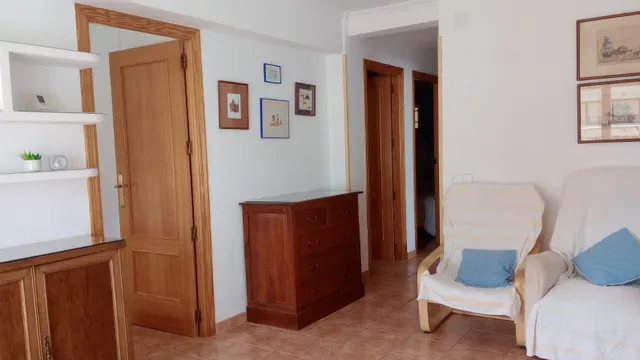 Amplio piso con vistas al mar y 4 dormitorios en 1 Línea playa Levante. — 15