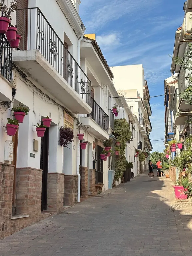 Apartamento a reformar en el Casco Antiguo de Estepona – Ideal para inversión — 3