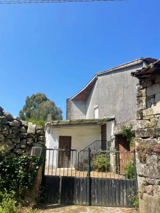 CASA CON FINCA DE 1.200M2 Y MULTIPLES POSIBILIDADES!!