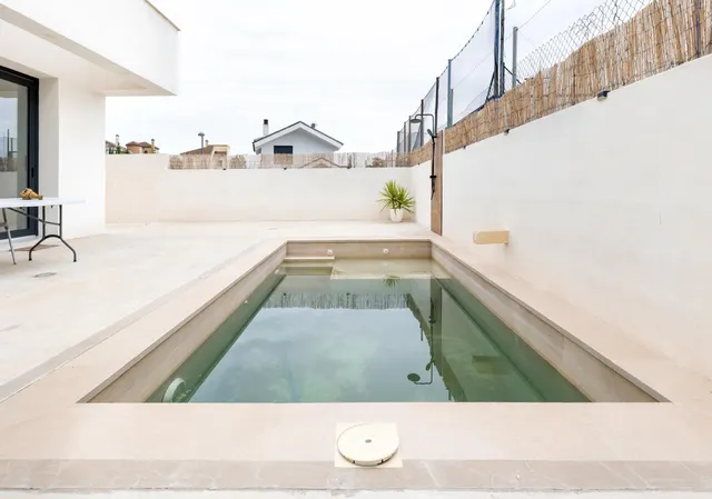 Bonita casa independiente de reestreno en zona residencial de la Zubia — 13